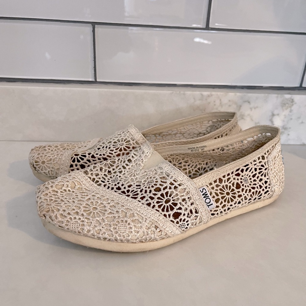 Women’s slip on Toms